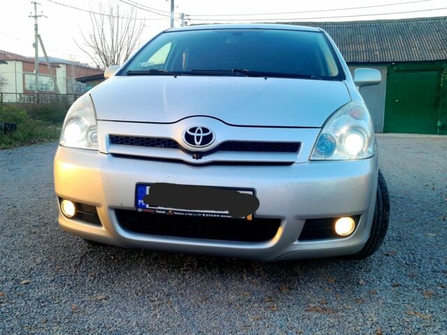 Серый Тойота Королла Версо, объемом двигателя 2 л и пробегом 295 тыс. км за 2699 $, фото 1 на Automoto.ua