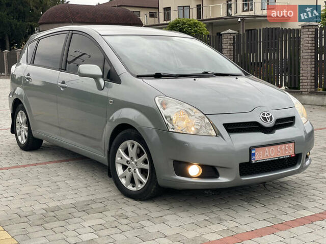 Сірий Тойота Королла Версо, об'ємом двигуна 2.2 л та пробігом 275 тис. км за 7400 $, фото 1 на Automoto.ua