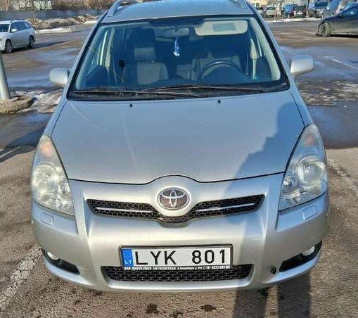 Серый Тойота Королла Версо, объемом двигателя 2.2 л и пробегом 300 тыс. км за 3500 $, фото 1 на Automoto.ua