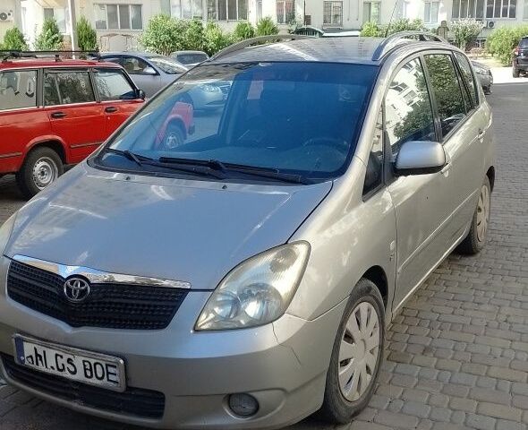 Сірий Тойота Королла Версо, об'ємом двигуна 0 л та пробігом 370 тис. км за 2999 $, фото 1 на Automoto.ua