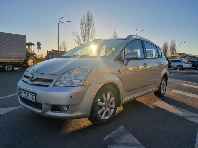 Серый Тойота Королла Версо, объемом двигателя 1.8 л и пробегом 217 тыс. км за 4300 $, фото 1 на Automoto.ua