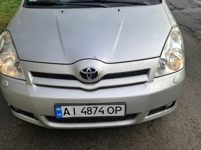 Серый Тойота Королла Версо, объемом двигателя 2.2 л и пробегом 315 тыс. км за 4900 $, фото 1 на Automoto.ua
