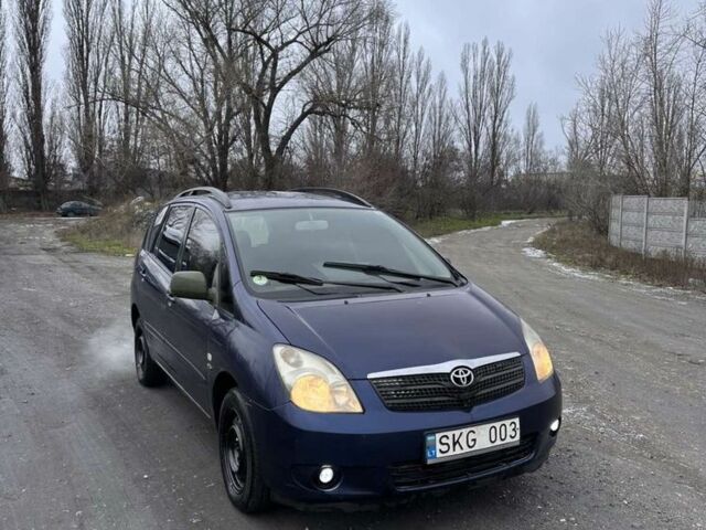 Синій Тойота Королла Версо, об'ємом двигуна 2 л та пробігом 235 тис. км за 1550 $, фото 1 на Automoto.ua