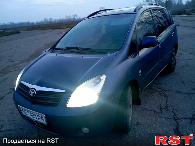 Синий Тойота Королла Версо, объемом двигателя 1.8 л и пробегом 400 тыс. км за 4200 $, фото 1 на Automoto.ua