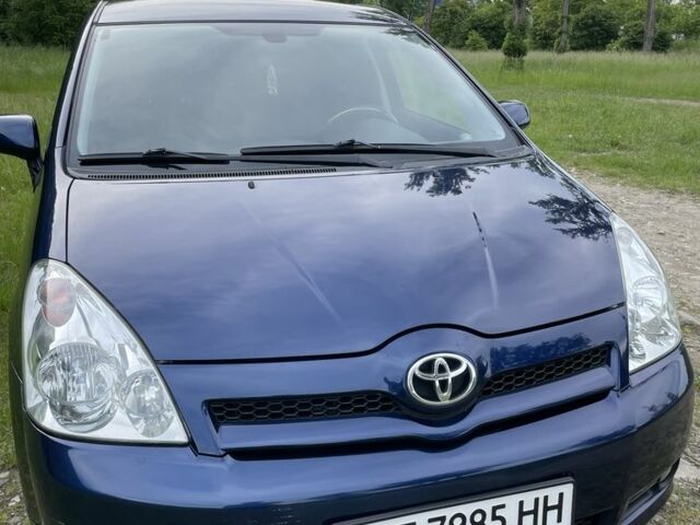 Синий Тойота Королла Версо, объемом двигателя 2 л и пробегом 314 тыс. км за 5600 $, фото 1 на Automoto.ua