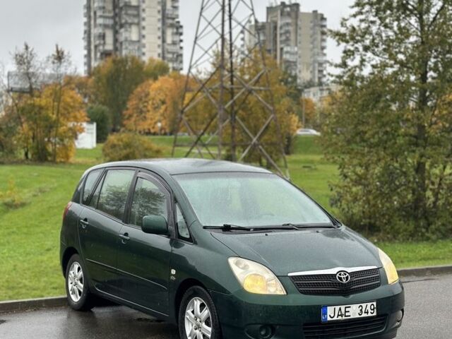 Зелений Тойота Королла Версо, об'ємом двигуна 2 л та пробігом 430 тис. км за 2000 $, фото 1 на Automoto.ua