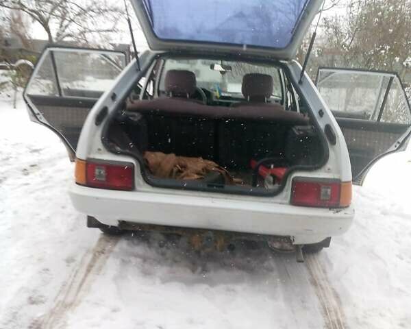 Белый Тойота Королла, объемом двигателя 1.3 л и пробегом 999 тыс. км за 1500 $, фото 1 на Automoto.ua