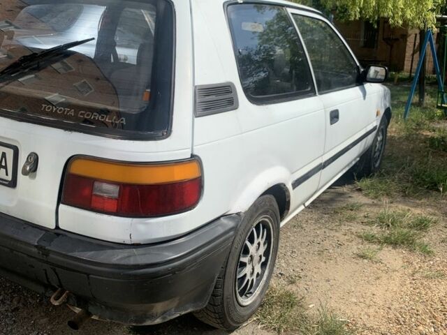 Білий Тойота Королла, об'ємом двигуна 1.3 л та пробігом 260 тис. км за 1100 $, фото 1 на Automoto.ua