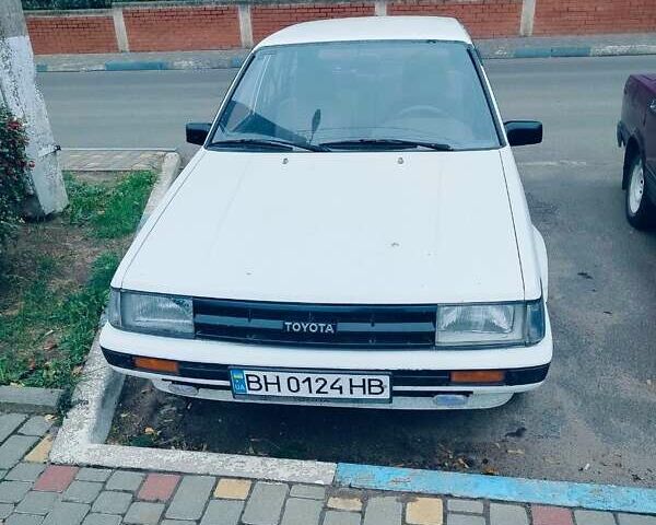 Белый Тойота Королла, объемом двигателя 1.3 л и пробегом 300 тыс. км за 1300 $, фото 1 на Automoto.ua