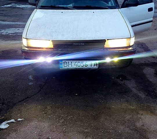 Белый Тойота Королла, объемом двигателя 1.5 л и пробегом 250 тыс. км за 1700 $, фото 1 на Automoto.ua