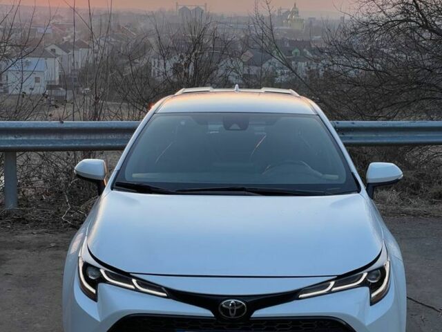 Белый Тойота Королла, объемом двигателя 2 л и пробегом 49 тыс. км за 16300 $, фото 1 на Automoto.ua