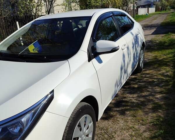 Белый Тойота Королла, объемом двигателя 1.3 л и пробегом 99 тыс. км за 12000 $, фото 1 на Automoto.ua