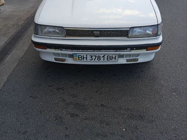 Белый Тойота Королла, объемом двигателя 1 л и пробегом 300 тыс. км за 1250 $, фото 1 на Automoto.ua