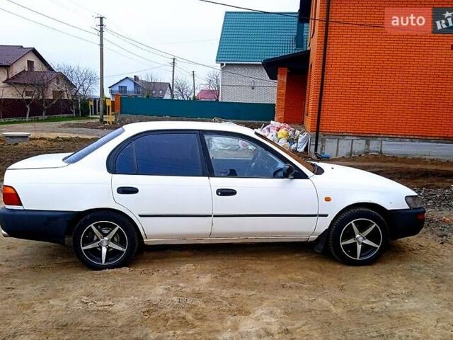 Белый Тойота Королла, объемом двигателя 1.3 л и пробегом 330 тыс. км за 2200 $, фото 1 на Automoto.ua