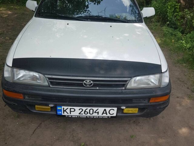 Белый Тойота Королла, объемом двигателя 1.3 л и пробегом 400 тыс. км за 1393 $, фото 1 на Automoto.ua