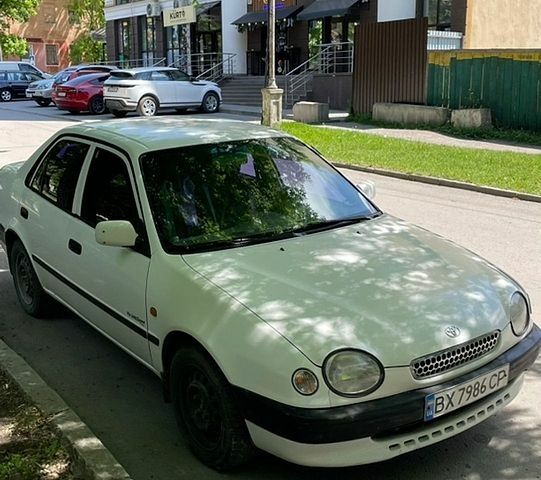 Белый Тойота Королла, объемом двигателя 1.3 л и пробегом 261 тыс. км за 2700 $, фото 1 на Automoto.ua