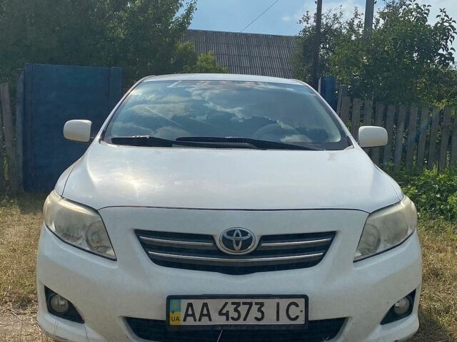 Белый Тойота Королла, объемом двигателя 1.8 л и пробегом 299 тыс. км за 7800 $, фото 1 на Automoto.ua