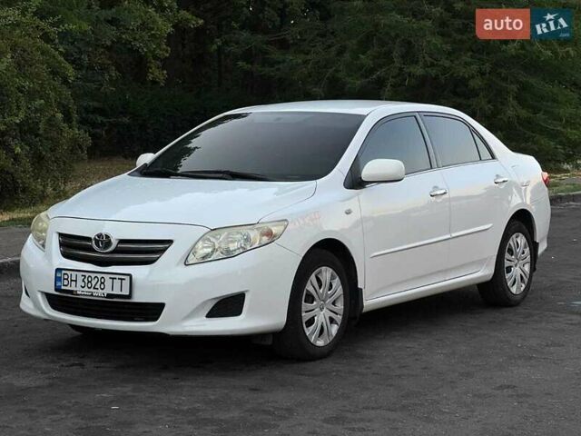 Белый Тойота Королла, объемом двигателя 1.79 л и пробегом 203 тыс. км за 8800 $, фото 1 на Automoto.ua