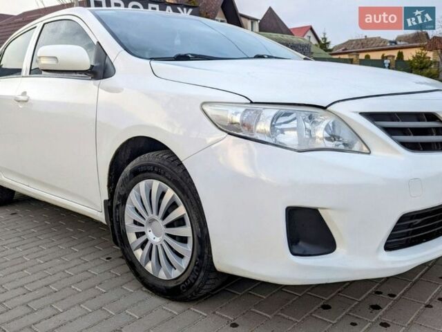 Белый Тойота Королла, объемом двигателя 1.3 л и пробегом 265 тыс. км за 6300 $, фото 1 на Automoto.ua