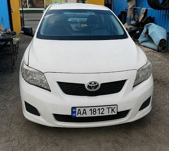 Білий Тойота Королла, об'ємом двигуна 1.33 л та пробігом 237 тис. км за 2999 $, фото 1 на Automoto.ua