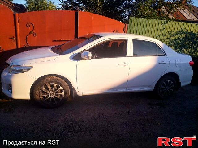 Белый Тойота Королла, объемом двигателя 1.3 л и пробегом 232 тыс. км за 7000 $, фото 1 на Automoto.ua