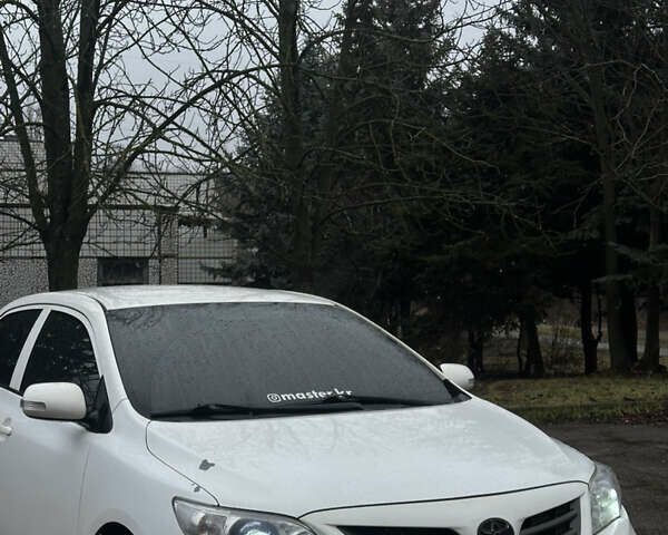 Белый Тойота Королла, объемом двигателя 1.3 л и пробегом 247 тыс. км за 5700 $, фото 1 на Automoto.ua