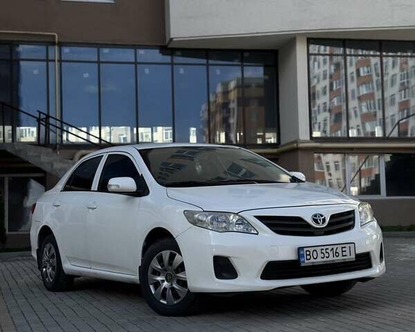 Белый Тойота Королла, объемом двигателя 1.3 л и пробегом 246 тыс. км за 6400 $, фото 1 на Automoto.ua