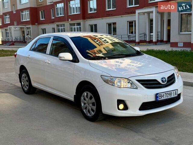 Белый Тойота Королла, объемом двигателя 1.3 л и пробегом 204 тыс. км за 5600 $, фото 1 на Automoto.ua