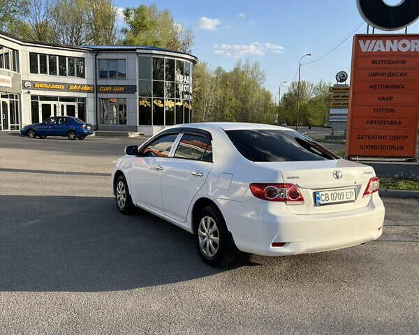 Белый Тойота Королла, объемом двигателя 1.3 л и пробегом 184 тыс. км за 7000 $, фото 1 на Automoto.ua