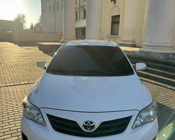 Белый Тойота Королла, объемом двигателя 1.3 л и пробегом 175 тыс. км за 7800 $, фото 1 на Automoto.ua