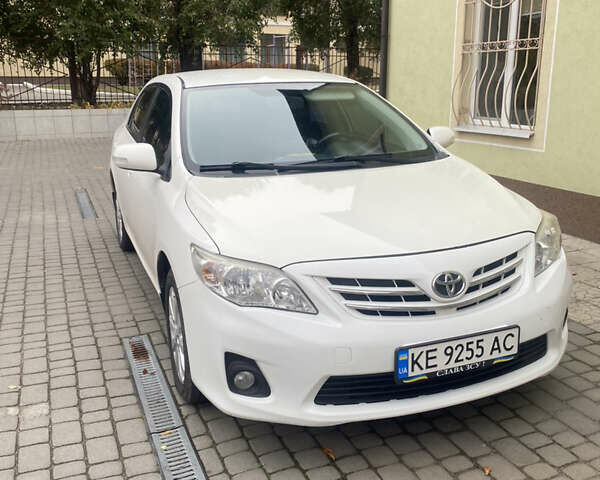 Белый Тойота Королла, объемом двигателя 1.6 л и пробегом 175 тыс. км за 8000 $, фото 1 на Automoto.ua