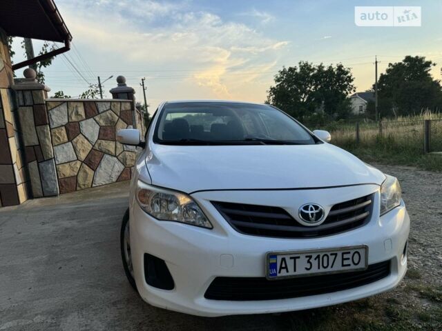 Белый Тойота Королла, объемом двигателя 1.33 л и пробегом 300 тыс. км за 5500 $, фото 1 на Automoto.ua