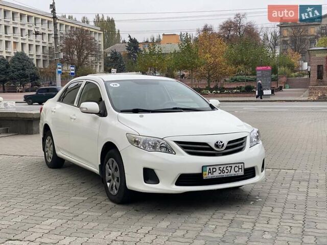 Белый Тойота Королла, объемом двигателя 1.33 л и пробегом 300 тыс. км за 5250 $, фото 1 на Automoto.ua