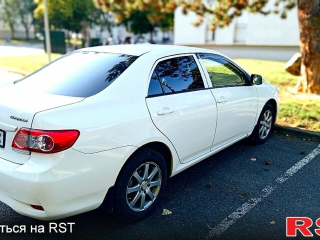 Белый Тойота Королла, объемом двигателя 1.6 л и пробегом 140 тыс. км за 7500 $, фото 1 на Automoto.ua