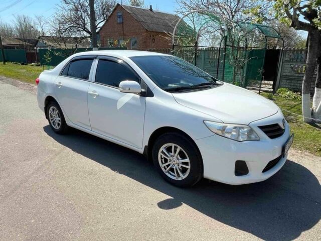 Белый Тойота Королла, объемом двигателя 1.3 л и пробегом 150 тыс. км за 6300 $, фото 1 на Automoto.ua
