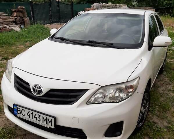 Белый Тойота Королла, объемом двигателя 1.3 л и пробегом 209 тыс. км за 6500 $, фото 1 на Automoto.ua