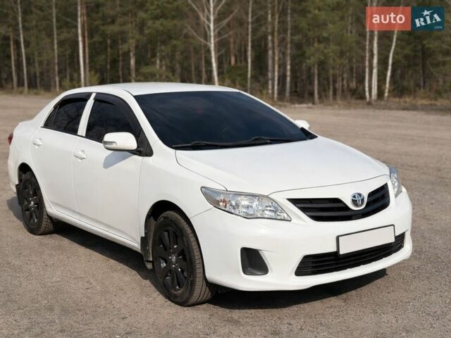 Белый Тойота Королла, объемом двигателя 1.33 л и пробегом 227 тыс. км за 7500 $, фото 1 на Automoto.ua