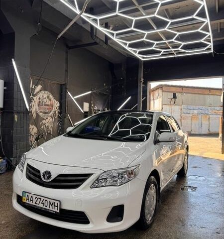 Білий Тойота Королла, об'ємом двигуна 1.33 л та пробігом 220 тис. км за 6800 $, фото 1 на Automoto.ua