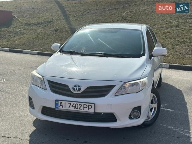 Белый Тойота Королла, объемом двигателя 1.33 л и пробегом 180 тыс. км за 7500 $, фото 1 на Automoto.ua