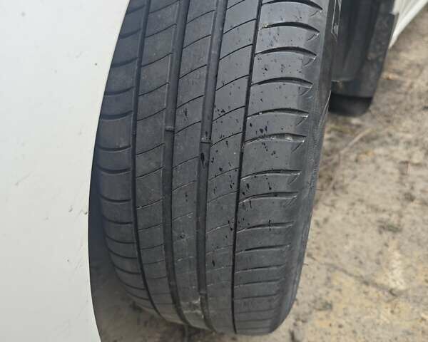 Білий Тойота Королла, об'ємом двигуна 1.6 л та пробігом 143 тис. км за 10300 $, фото 1 на Automoto.ua