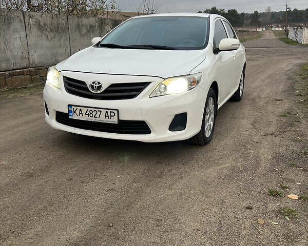 Белый Тойота Королла, объемом двигателя 1.3 л и пробегом 305 тыс. км за 8100 $, фото 1 на Automoto.ua