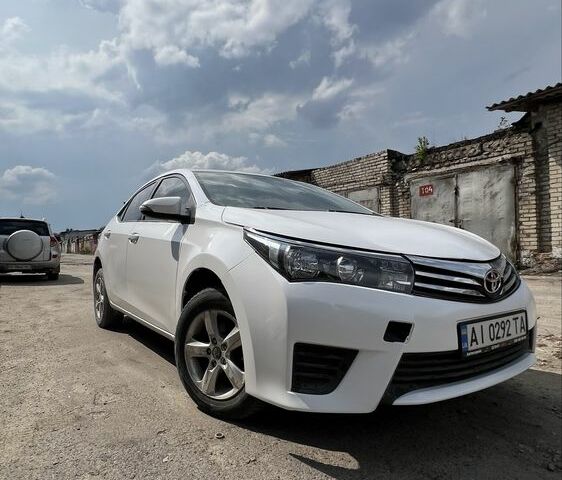 Белый Тойота Королла, объемом двигателя 1.3 л и пробегом 377 тыс. км за 5400 $, фото 1 на Automoto.ua