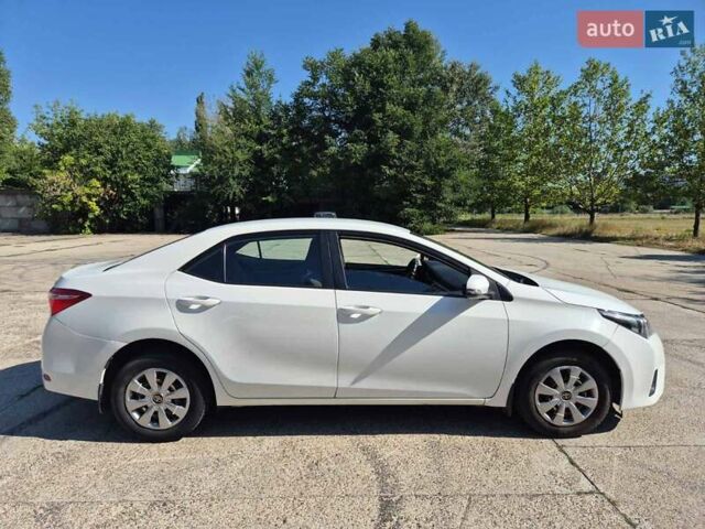 Белый Тойота Королла, объемом двигателя 1.6 л и пробегом 233 тыс. км за 9900 $, фото 1 на Automoto.ua