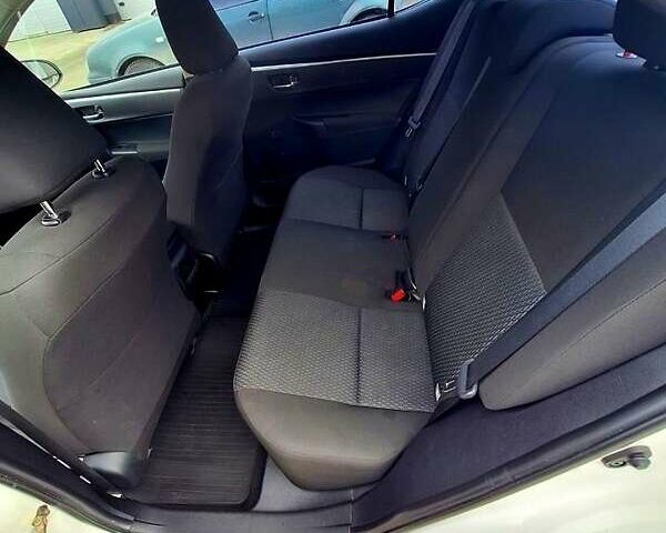 Белый Тойота Королла, объемом двигателя 1.3 л и пробегом 84 тыс. км за 10500 $, фото 1 на Automoto.ua