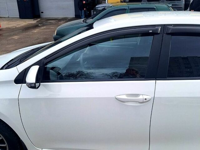 Білий Тойота Королла, об'ємом двигуна 1.3 л та пробігом 84 тис. км за 10500 $, фото 1 на Automoto.ua