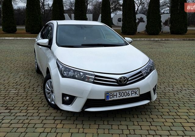 Білий Тойота Королла, об'ємом двигуна 1.6 л та пробігом 200 тис. км за 8699 $, фото 1 на Automoto.ua