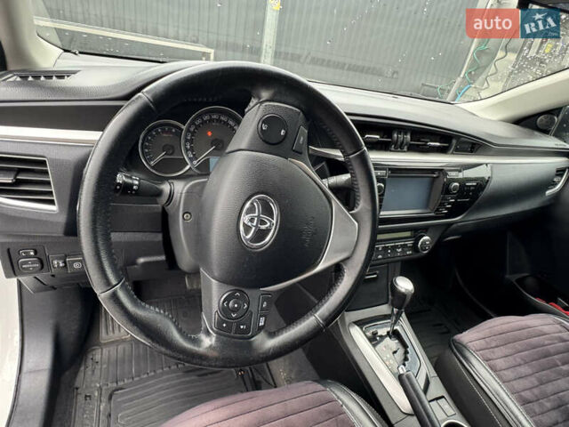 Білий Тойота Королла, об'ємом двигуна 1.6 л та пробігом 170 тис. км за 12700 $, фото 1 на Automoto.ua