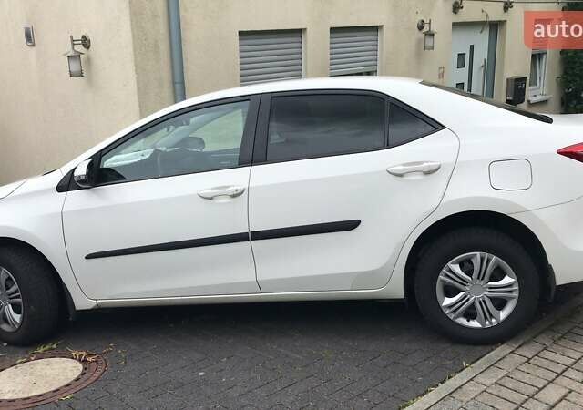 Білий Тойота Королла, об'ємом двигуна 1.6 л та пробігом 105 тис. км за 9370 $, фото 1 на Automoto.ua