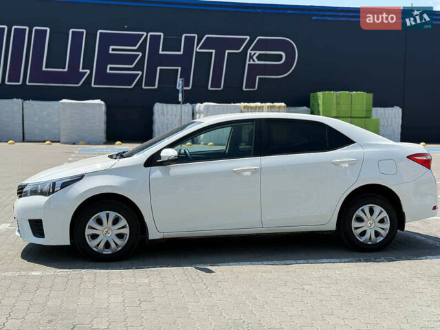 Тойота Королла 2015 у Івано-Франківську на Automoto.ua Білий Тойота Королла, об'ємом двигуна 1.6 л та пробігом 213 тис. км за 11900 $, фото 1 на Automoto.ua