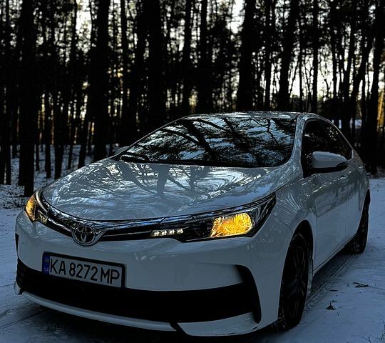 Белый Тойота Королла, объемом двигателя 1.6 л и пробегом 177 тыс. км за 11000 $, фото 1 на Automoto.ua